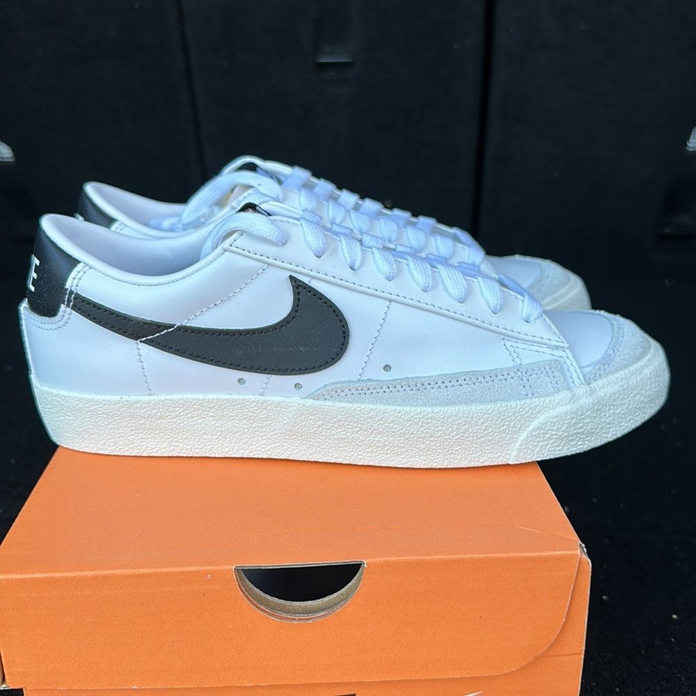 Nike Women’s Blazer Low ‘77 DC4769 102 (BRAND NEW MULTIPLE SIZES) Sneaker - Picture 5 of 6